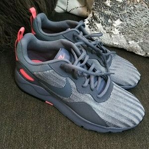 Nike Womans Sneakers